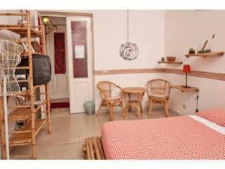 Ombelico Del Hotel 2*