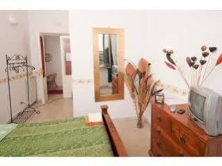 Ombelico Del Hotel 2*