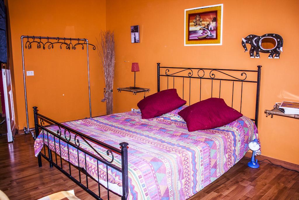 Ombelico Del Hotel 2*